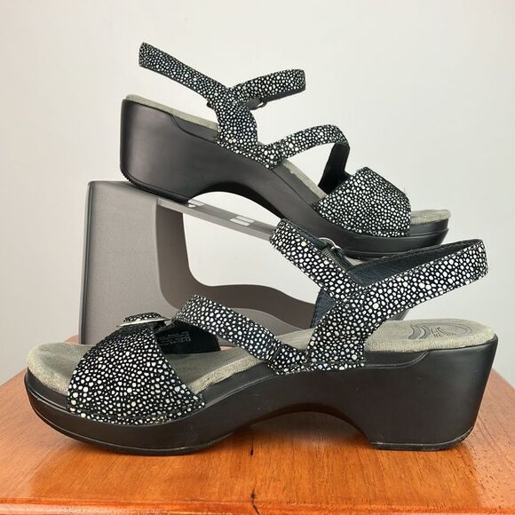 Dansko SANDI Shagreen Black Leather Ankle Strap Sandals size EUR 39 US 8.5/9 - Picture 2 of 10